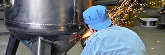 吉原鉄工所はブラストマシンの先駆者です。